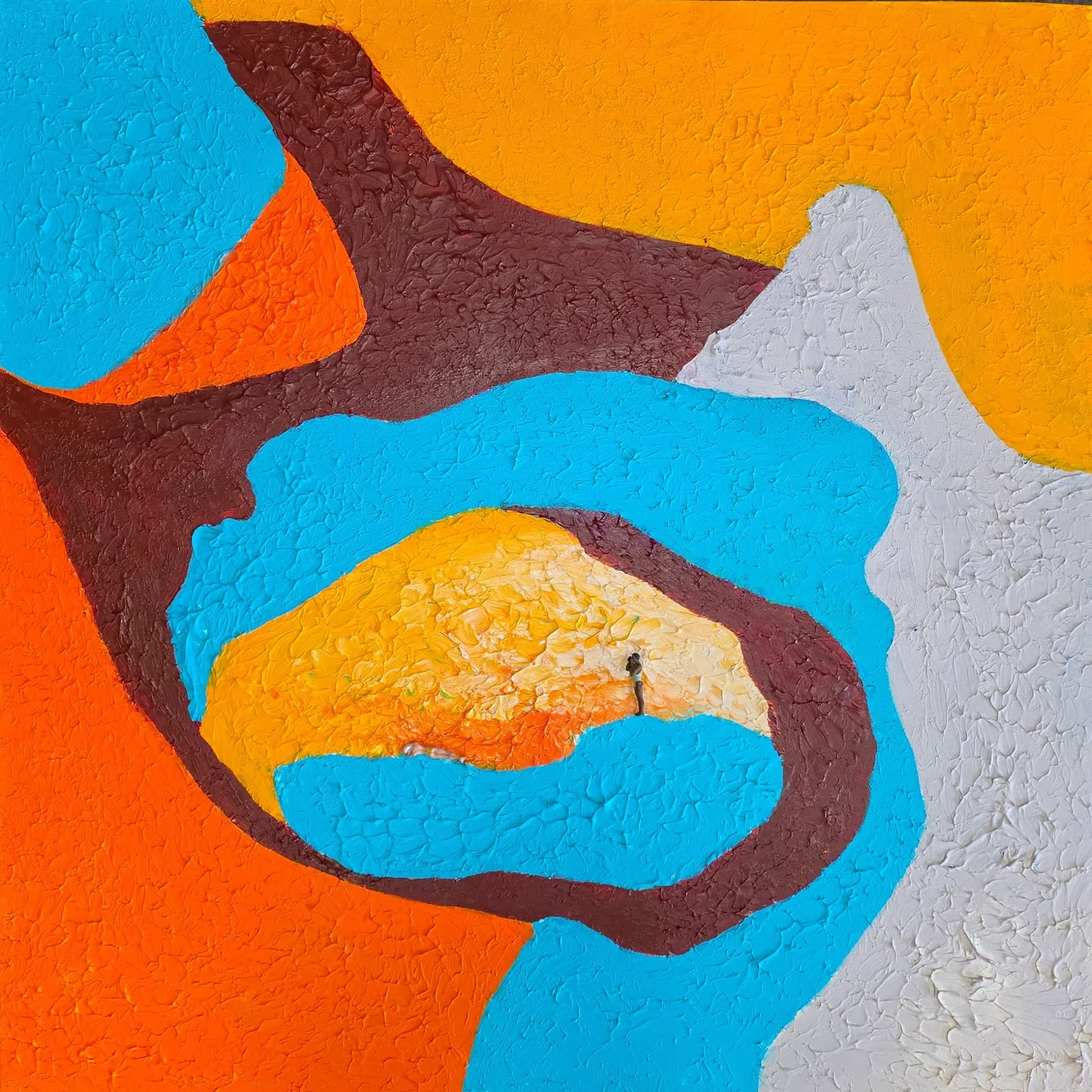 Abstract reliëfschilderij in geel, oranje, turquoise en bordeauxrood.
