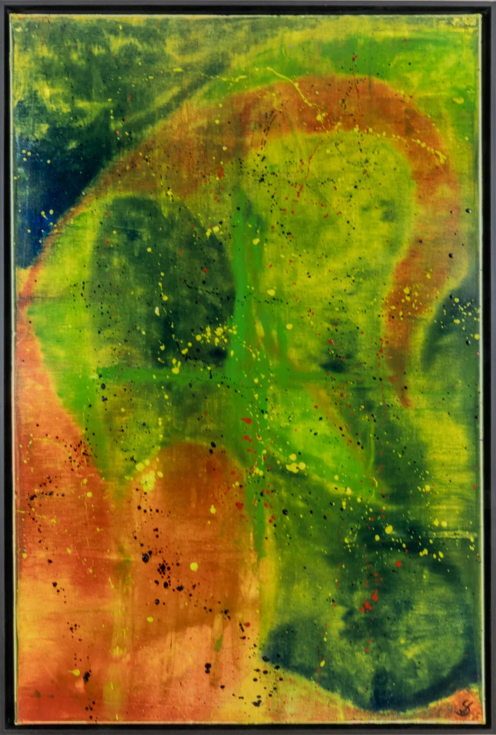 Een ingelijst abstract schilderij met gelaagde groene, gele en oranje verf.